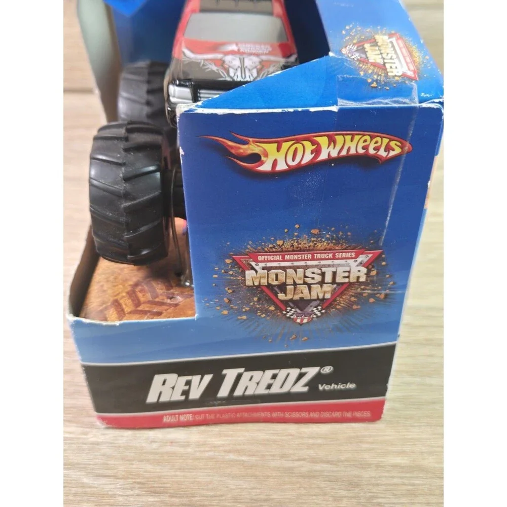 2007  HOT WHEELS MONSTER JAM OUTLAW TRUCK SERIES NIB